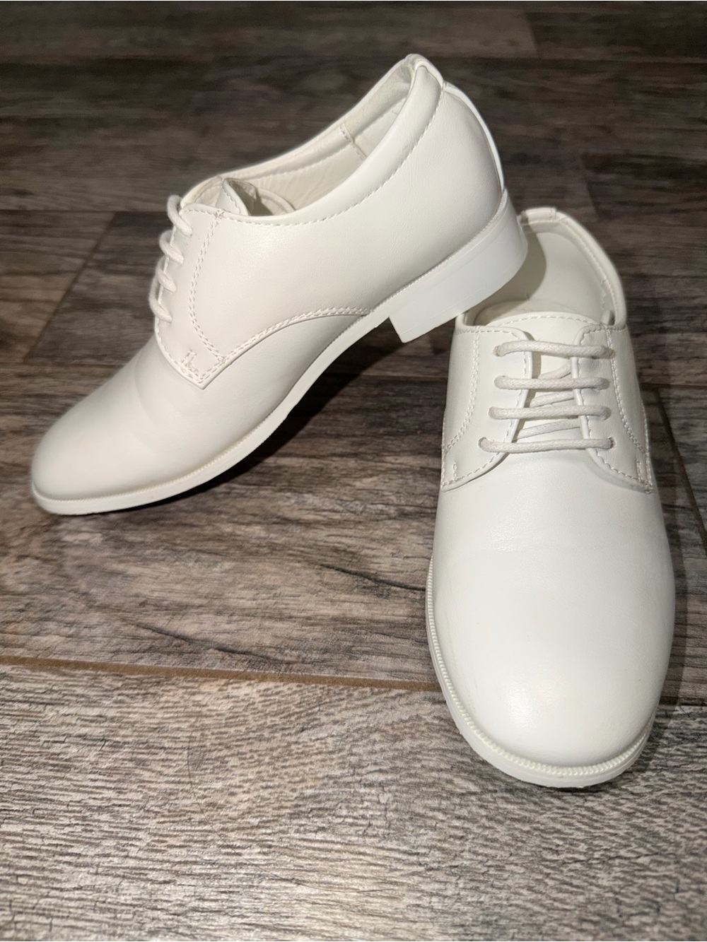 Boys size 13 White Lace-Up Dress Shoes